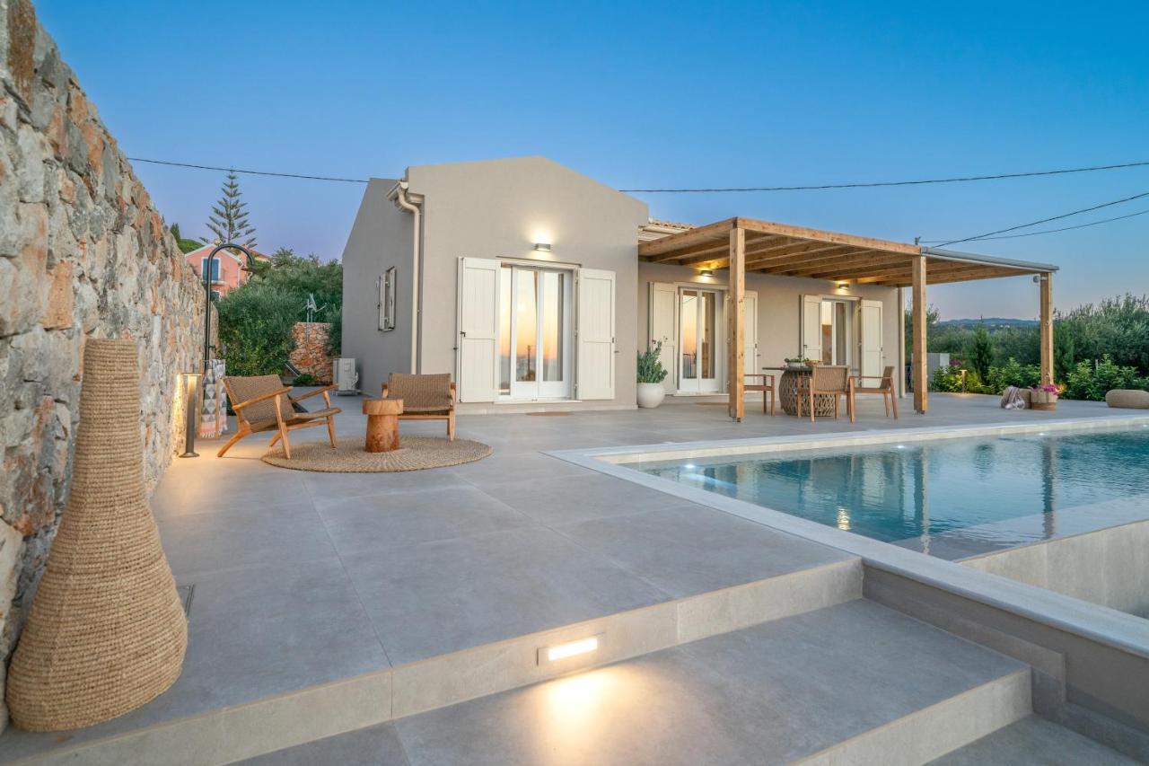 Summer Breeze Villa Tzamarelata Exterior foto